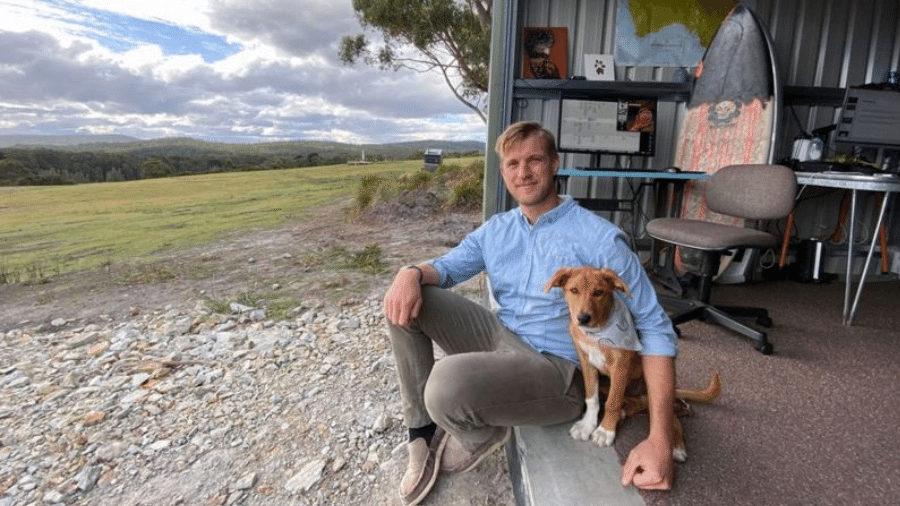 Chris Scott trabalha remotamente de uma ilha na Tasmânia - CHRIS SCOTT