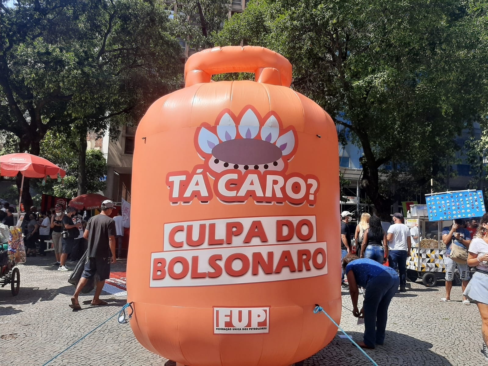 Para o Brasil esquecer botijão a R$ 150, governo censura filme de Gentilli