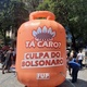 2.out.2021 - Botijão de gás gigante inflável é utilizado em manifestação contra o governo de Jair Bolsonaro (sem partido) no Rio. A crítica ao preço do produto e de outros itens tem sido constante nos atos pelo Brasil - Marcela Lemos/UOL