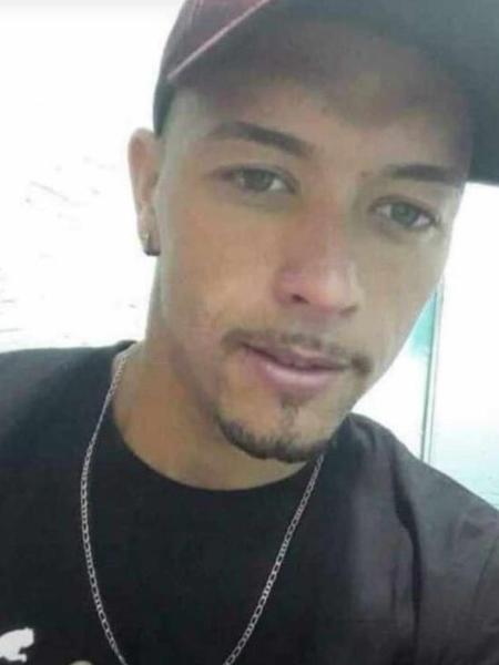 Motoboy Wallace Andrade, 24, os pais dele, a avó e o marido dela, estavam dentro do imóvel destruído por barreira que desabou em Petrópolis - Arquivo pessoal