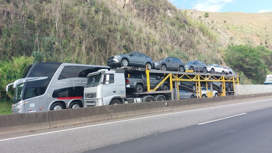 31.out.22 - Caminhoneiros bolsonaristas bloqueiam Via Dutra após a vitória de Lula (PT) sobre Jair Bolsonaro (PL) - Arquivo pessoal