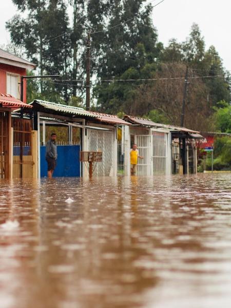 Rio Passo Fundo (RS) subiu deixando diversas casas embaixo d'agua 