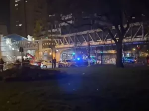 Agressor mata uma pessoa em Paris supostamente aos gritos de 'Alá é grande'