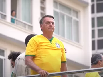 Bolsonaro usa ato na Paulista para pedir anistia a acusados de golpismo