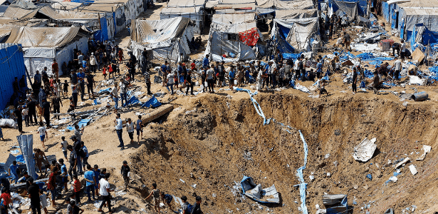 Bombardeiros de Israel matam quatro palestinos e destroem hospital em Gaza