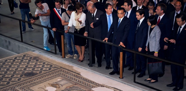 O primeiro-ministro da China, Li Keqiang, visitou o Museu da Arles Antiga em julho deste ano - Bertrand Langloi/AFP