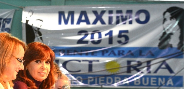 Cristina Kirchner em evento da campanha do filho, Máximo, em Río Gallegos; tudo na região lembra a família - Efe/Presidência da Argentina