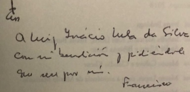 Recado do papa: "A Luiz Inácio Lula da Silva, com minha bênção e pedindo-lhe que reze por mim" - Divulgação/Twitter @Lulaoficial