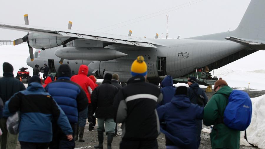 Avião Hércules C130 da Força Aérea do Chile, do mesmo modelo que sofreu acidente durante voo para a Antártida - Ivan Alvarado