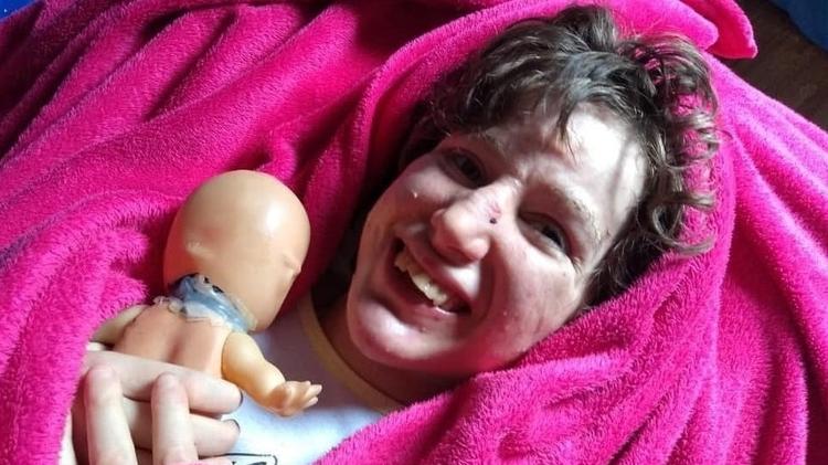 Carola morreu aos 30 anos. Médicos consideraram o caso dela como suspeita de covid-19, mas a mãe não acredita que a filha pudesse ter a doença, pois vivia em isolamento - Arquivo Pessoal - Arquivo Pessoal