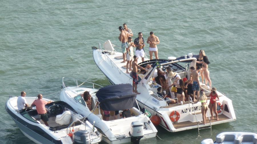 Jovens participam de festa em lancha no litoral de SP durante a pandemia do novo coronavírus - Arquivo pessoal