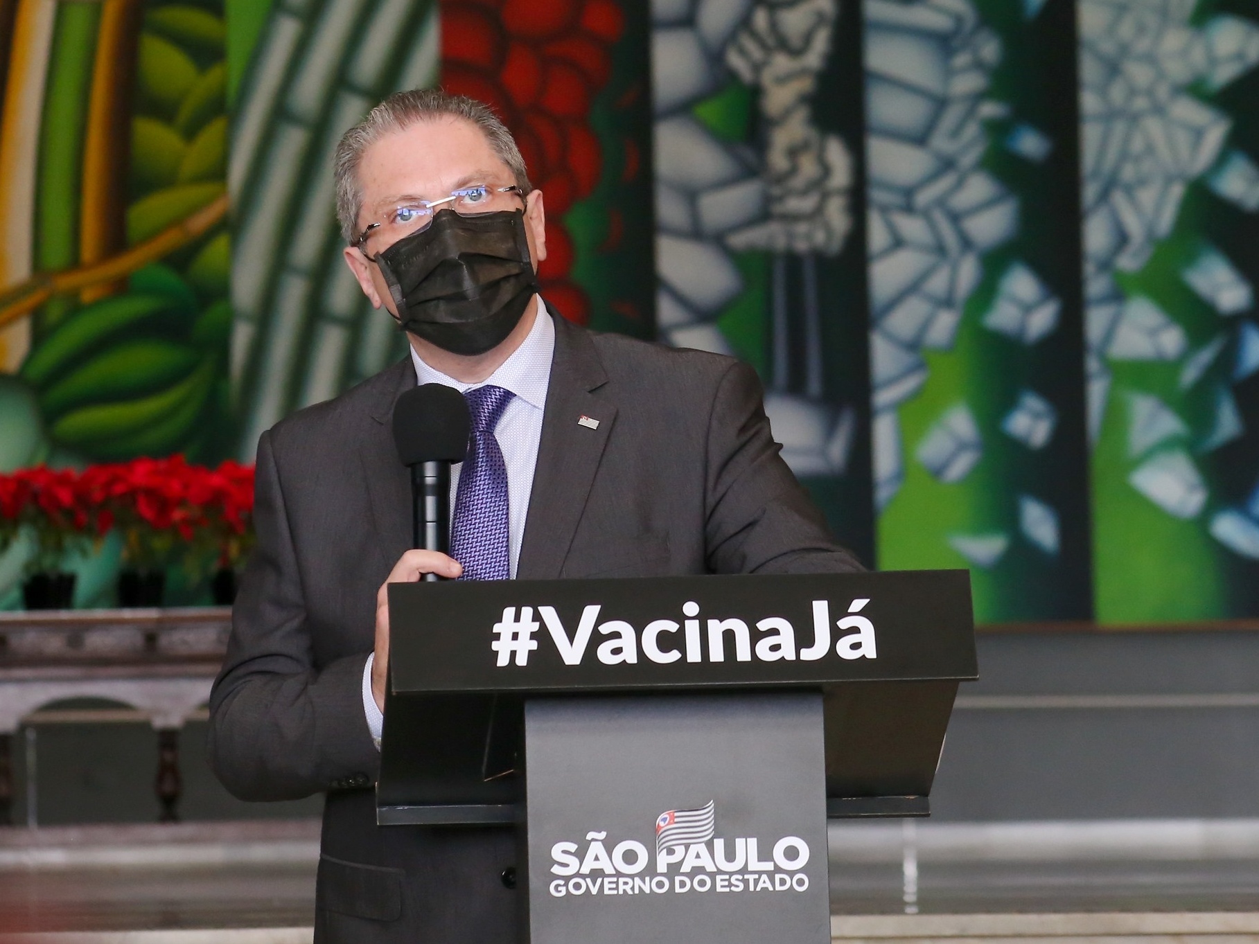 SP: Priorizamos a linha de frente, não há vacina para todos, diz secretário