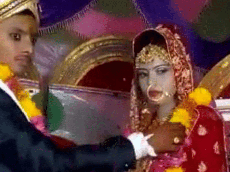 Mangesh Kumar com sua primeira noiva, que morreu após passar mal durante a cerimônia - Reprodução/Redes Sociais 