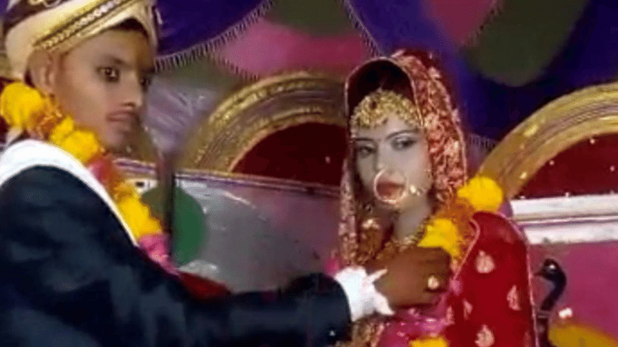 Mangesh Kumar com sua primeira noiva, que morreu após passar mal durante a cerimônia - Reprodução/Redes Sociais 