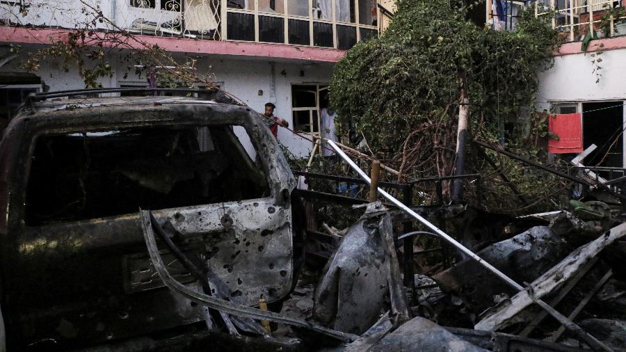 29.ago.2021 - Carro ficou destruído após ataque com drone dos EUA próximo ao aeroporto de Cabul, no Afeganistão  - Reuters
