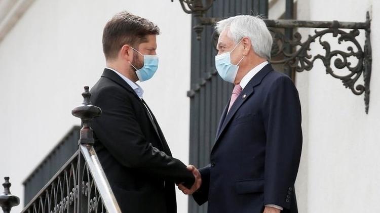Gabriel Boric ao lado do presidente do Chile, Sebastián Piñera, nesta segunda-feira (20/12); forças tradicionais da política chilena ficaram ausentes do segundo turno - Reuters - Reuters