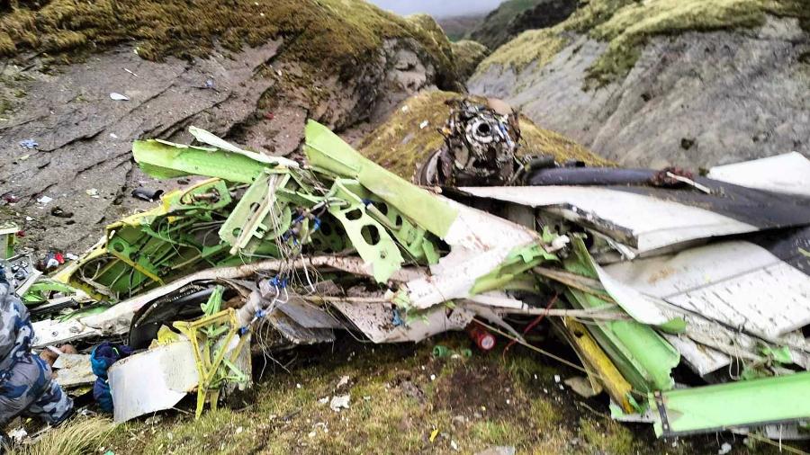 Destroços de avião que caiu no Nepal; 22 pessoas morreram - AFP/Polícia de Nepal
