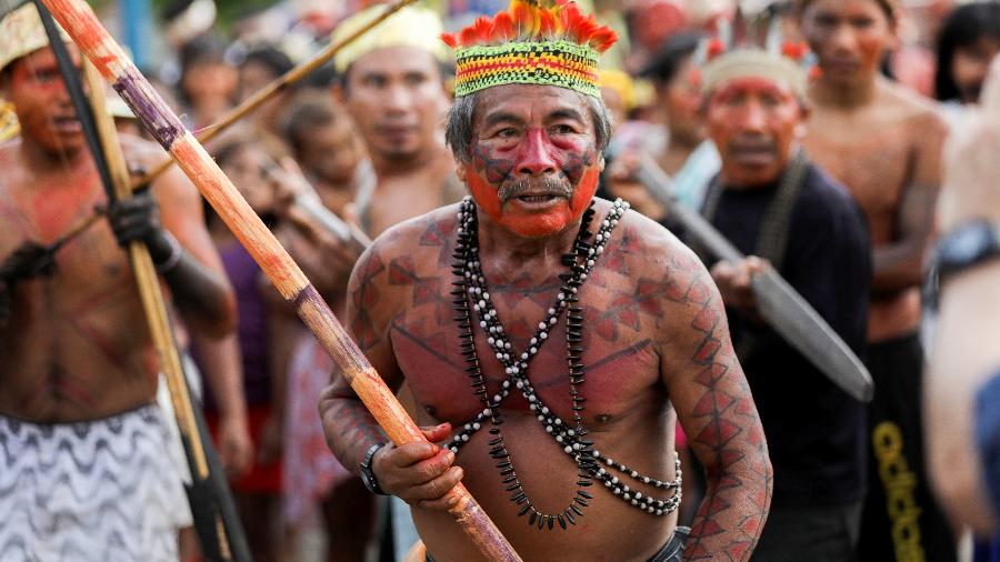 13.jun.2022 - Dezenas de indígenas da região protestaram em Atalaia do Norte pedindo justiça por Dom e Bruno - Bruno Kelly/Reuters