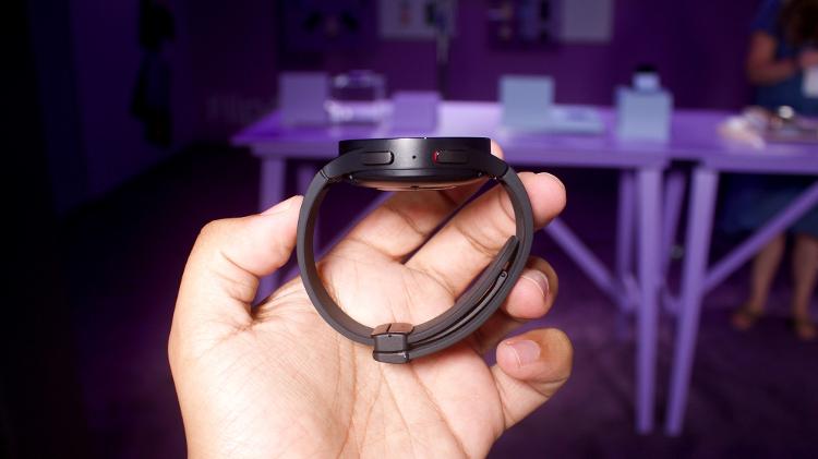 Botões laterais do Galaxy Watch 5 Pro têm sensor para medir bioimpedância - Guilherme Tagiaroli/Tilt - Guilherme Tagiaroli/Tilt