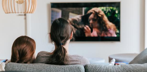Quer uma TV maior? Saiba como escolher o tamanho ideal para sua sala