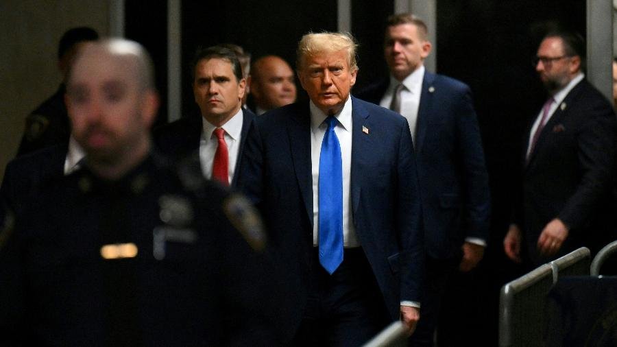 22 abril 2024 - Ex-presidente dos Estados Unidos Donald Trump chega ao tribunal em Nova York para julgamento de acusação de fraude - ANGELA WEISS/via REUTERS