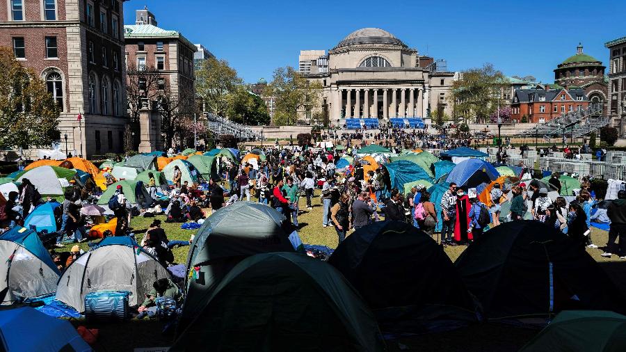 Estudantes montam acampamento na Universidade de Columbia, em NY, em protesto pró-palestinos