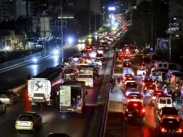 Fuga em massa congestiona estradas no Líbano após ataque de Israel