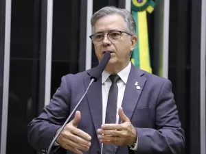 Estão 'armando uma bomba no Congresso' com PEC da escala 6x1, diz presidente da FPE