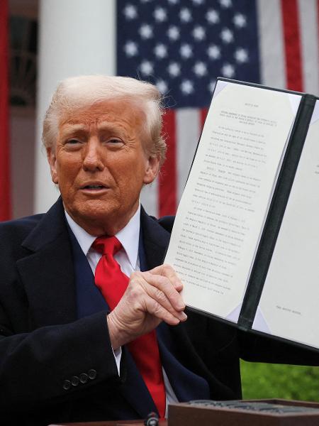 Presidente dos EUA, Donald Trump, assina a ordem executiva de seu "tarifaço" na Casa Branca Presidente dos EUA, Donald Trump, assina a ordem executiva de seu "tarifaço" na Casa Branca