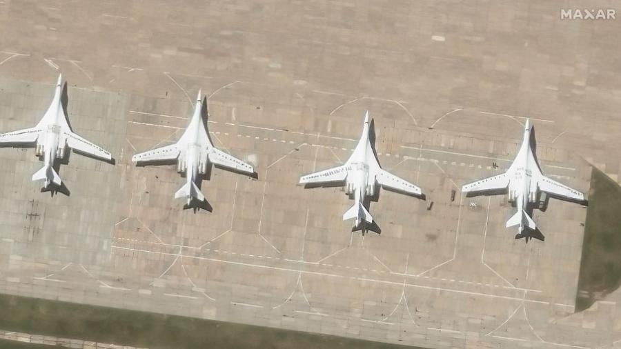 Bombardeiros Tu-160, fabricados pela russa Tupolev, na base aérea de Belaya, na Rússia Bombardeiros Tu-160, fabricados pela russa Tupolev, na base aérea de Belaya, na Rússia