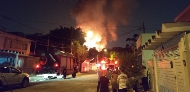 Incêndio atingiu moradias em favela na região do Santana, zona norte de São Paulo - Reprodução/Twitter