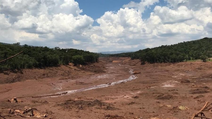 Área próxima à localização da Nova Estância Inn: pousada foi varrida pela lama - BBC News Brasil