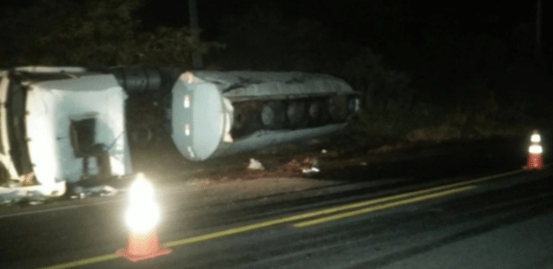 na BR-406 | Carreta tomba e derrama 26 mil litros de combustível no RN