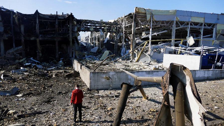 10.mai.2022 - Área de shopping center atingido por ataque com mísseis em Odessa, no sul da Ucrânia - Igor Tkachenko/Reuters