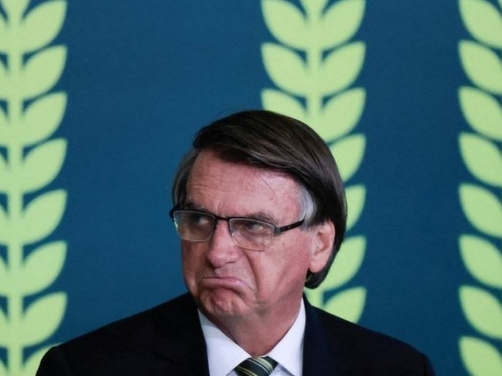 Após tachar Globo de "lixo", Bolsonaro se socorre da audiência da "lixeira"