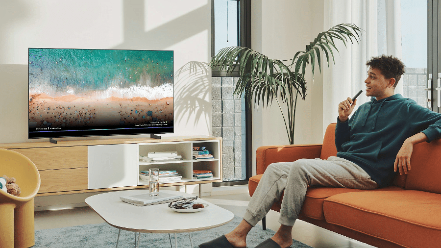 Smart TV está com preço mais baixo e com possibilidade de parcelamento na Amazon em comparação à loja oficial da Samsung - Divulgação/ Samsung