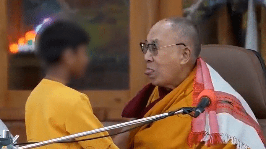 Dalai Lama pediu desculpas a criança e família após vídeo circular nas redes sociais - Reprodução