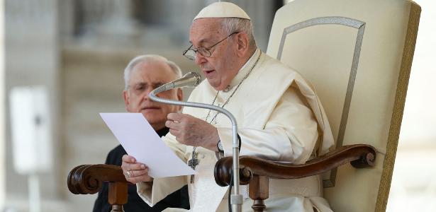 Não estou bem de saúde.” Papa Francisco interrompe audiência no