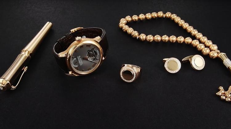 Kit de joias da marca Chopard recebidos por Bolsonaro