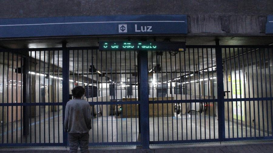 Estações do Metrô amanhecem fechadas durante greve geral em 28 de novembro