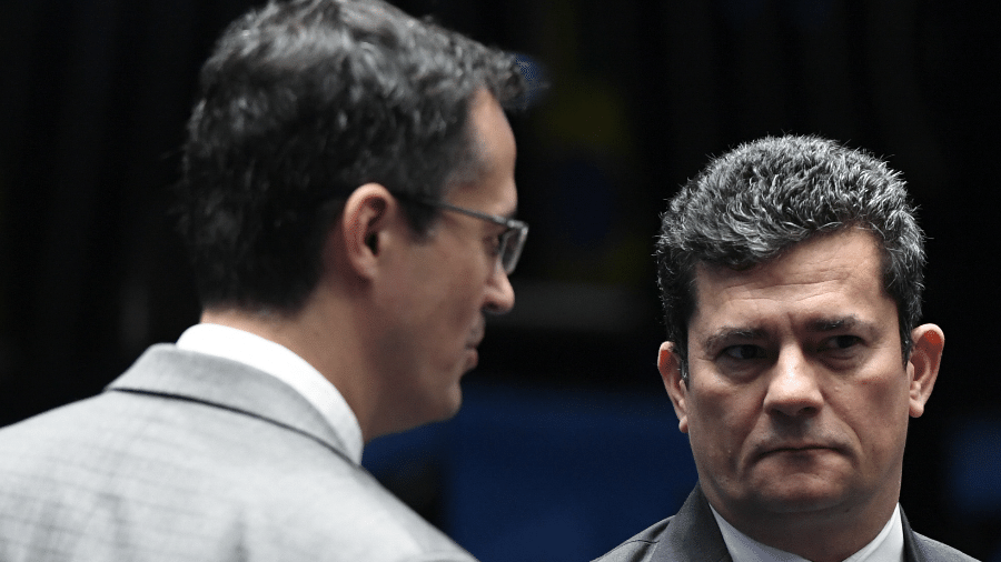 22.mar.2023 - Deltan Dallagnol e Sergio Moro durante sessão no Senado