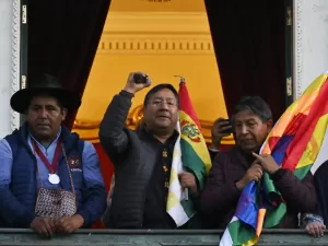 Presidente da Bolívia agradece apoio internacional: 'Defender a democracia'