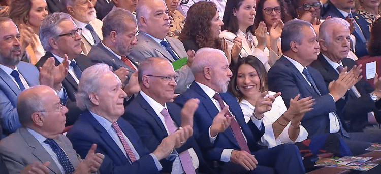 Presidente Lula em evento em Brasília para apresentar realizações nos dois primeiros anos do governo