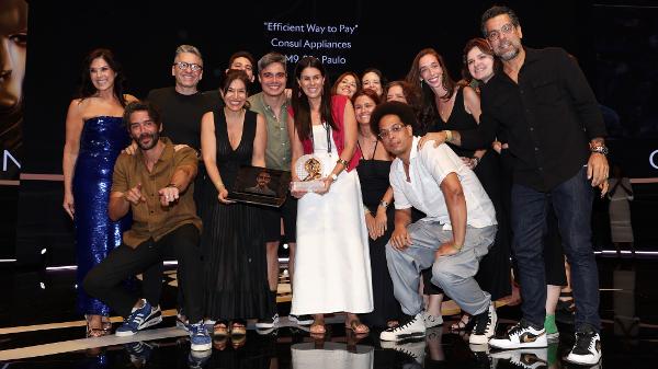 Equipes da DM9 e da Consul recebem GP de Creative Data em Cannes