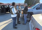 EUA enviam agentes armados a casas para investigar imigrantes que votam