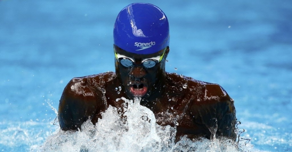 2.ago.2015 - Atleta senegalês Malick Fall participa da prova de 100 metros nado peito no Campeonato Mundial de Esportes Aquáticos em Kazan, na Rússia