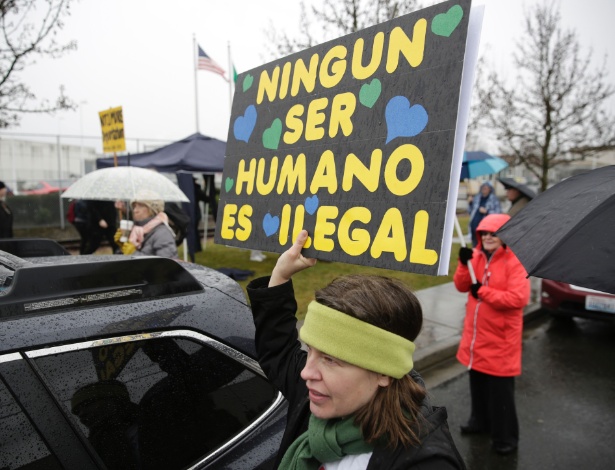 Protesto contra a detenção de imigrantes, em Tacoma, nos EUA - Jason Redmond/AFP