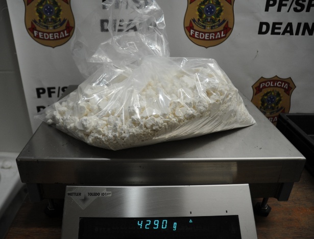 1.set.2018 - Pacote encontrado em mala de francesa em Cumbica tinha pouco mais de 4 kg de cocaína - Divulgação/Polícia Federal