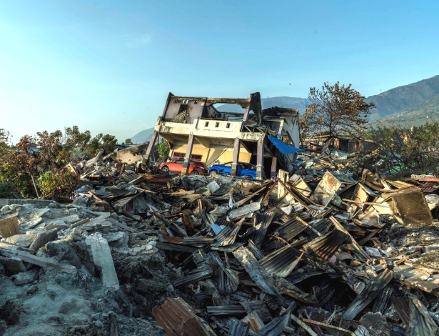 3.out.2018 - O bairro de Balaroa, em Palu, na Indonésia virou um vasto terreno baldio de escombros - Adam Dean/The New York Times