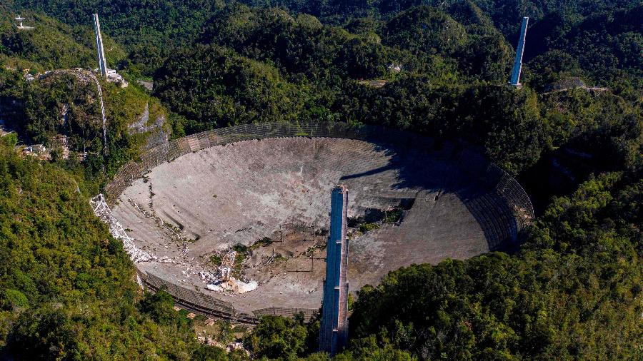Desabamento de plataforma do observatório de Arecibo - Ricardo Arduengo/AFP